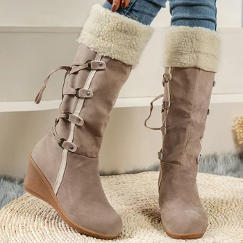 Дизайнерские брендовые женские ботинки на танкетке и высоком каблуке Зимние ботинки Модная обувь до колена с бахромой Плюшевая теплая зимняя обувь